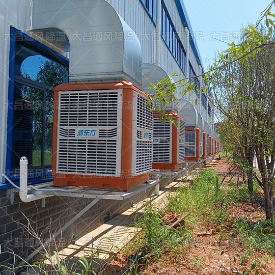 潤東方環(huán)保空調頂出風安裝.jpg