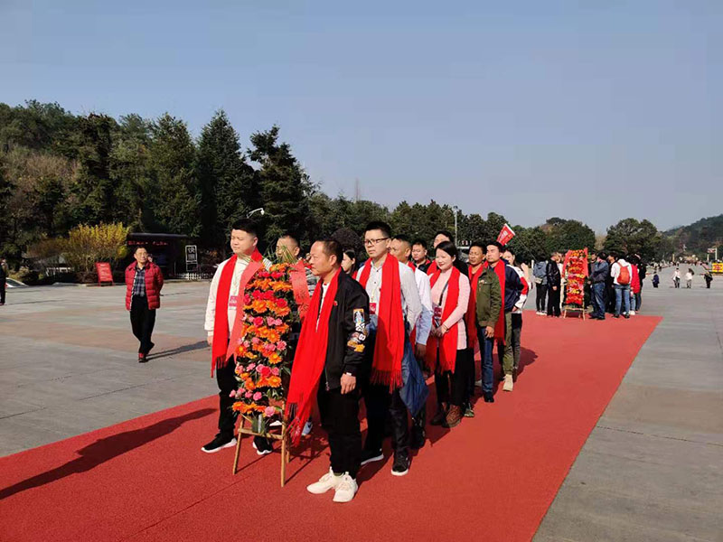 潤東方環(huán)?？照{(diào)團(tuán)隊(duì)出游jpg